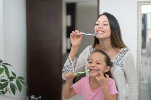 brush your teeth with your kids to build a routine