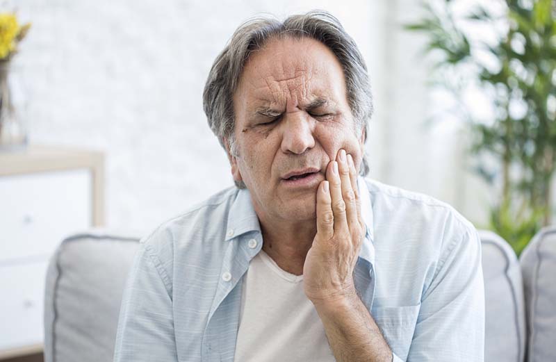 Man experiencing dry socket symptoms